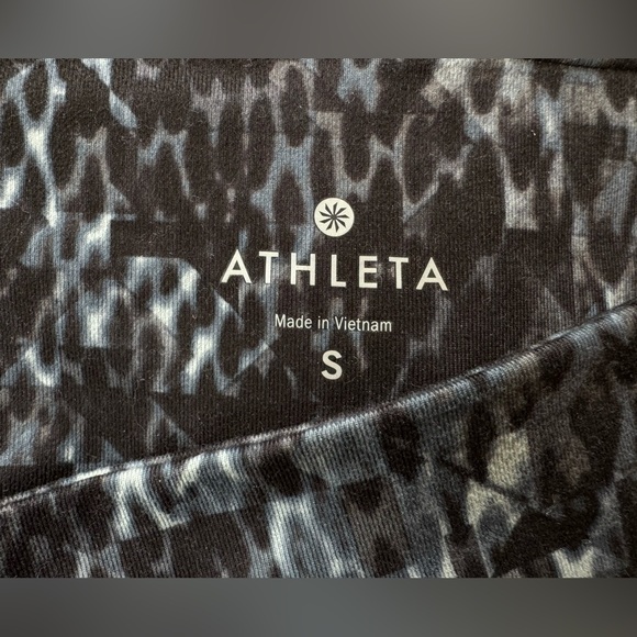 EUC Women’s Athleta leggings size s - Picture 3 of 4